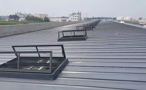 某中学室内体育馆昌吉排烟窗改造项目