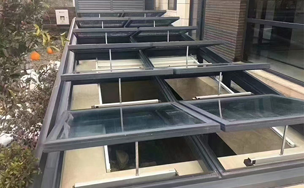 某轨道交通车辆维修车间昌吉排烟窗应用