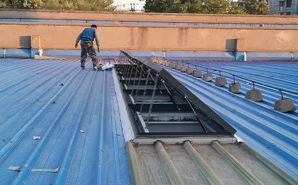 某区域性物流仓储中心昌吉排烟窗系统安装项目