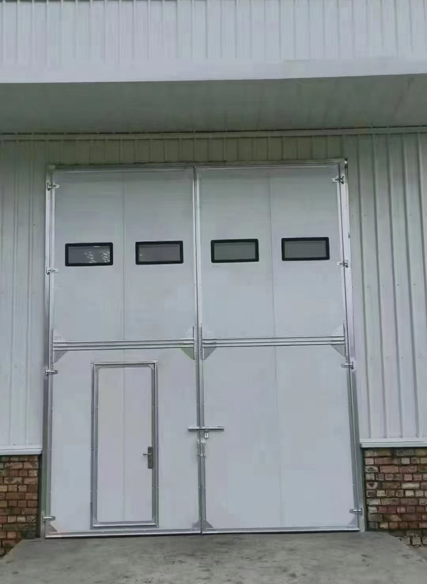 昌吉工业门在设备装配车间出入口的实施记录